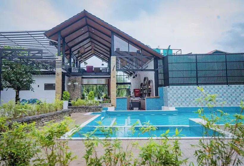 Majestic Lake Front Hotel & Suites