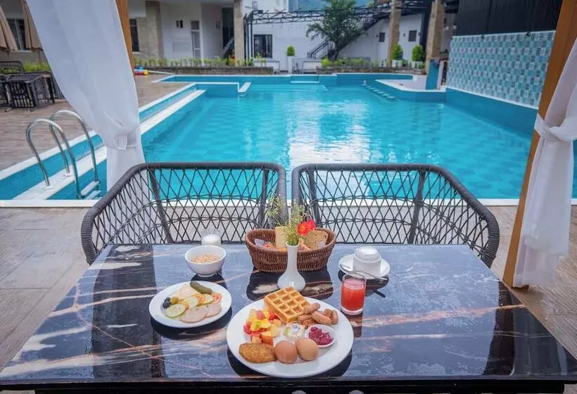 Majestic Lake Front Hotel & Suites