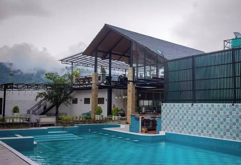 Majestic Lake Front Hotel & Suites