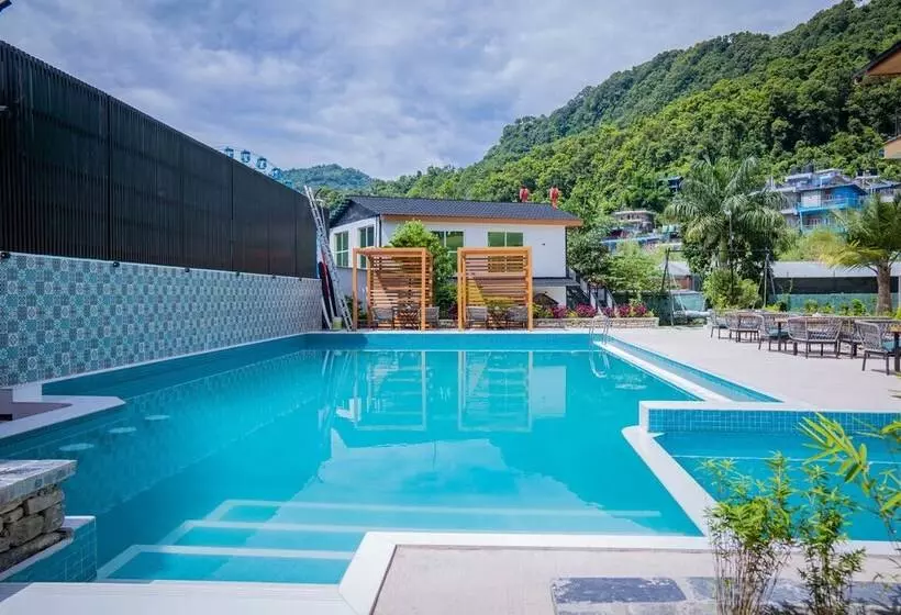 Majestic Lake Front Hotel & Suites