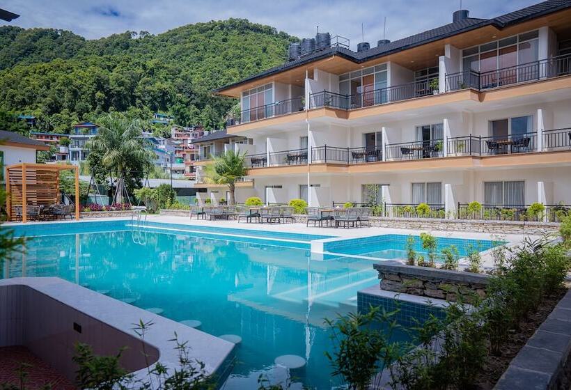 Majestic Lake Front Hotel & Suites