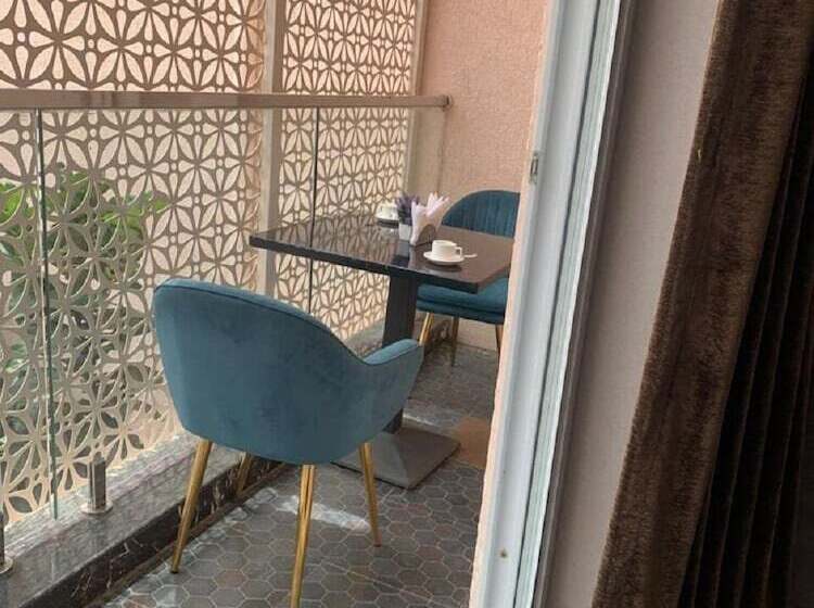 Purple  Hotels & Resorts