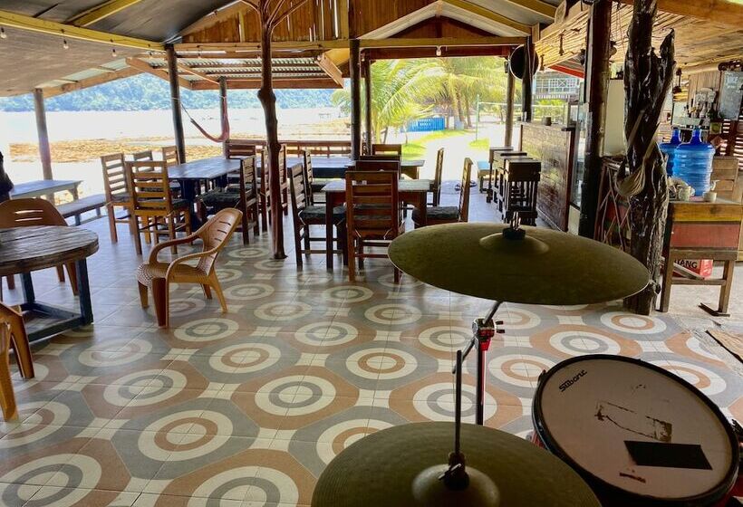 Hostel Ricky S Beach House