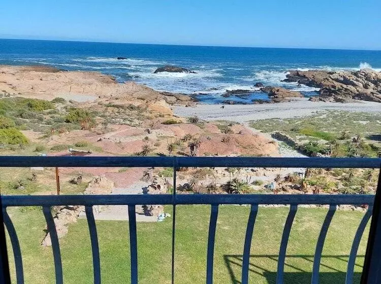Aamiaismajoitus (B&B) Lambertsbay Beachfront