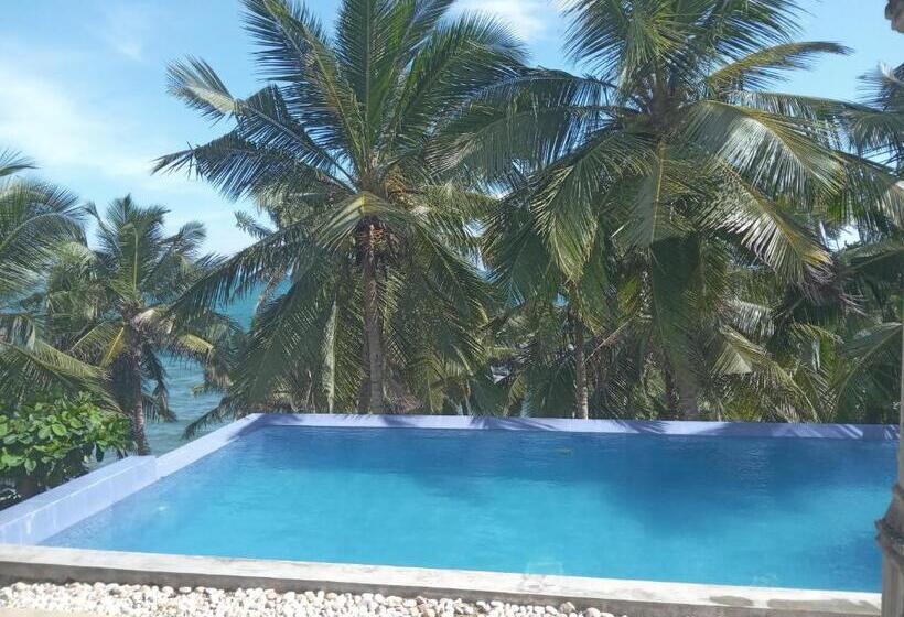 酒店 Beach Front Pool Resort