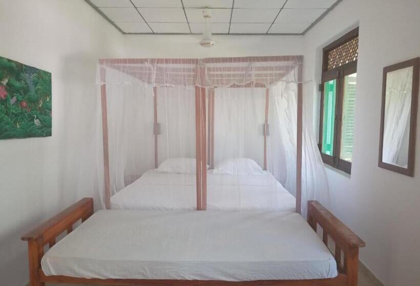 酒店 Beach Front Pool Resort