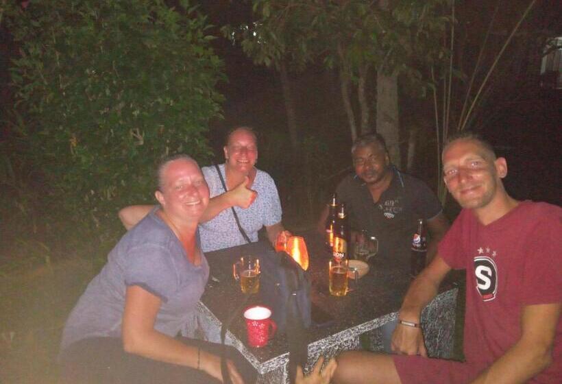 酒店 Beach Front Pool Resort