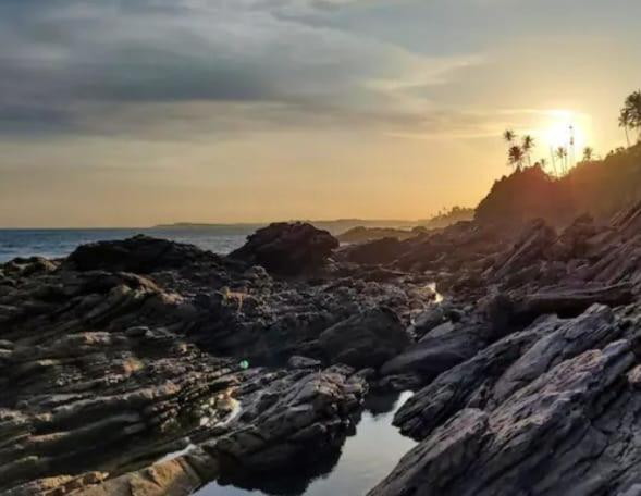 酒店 Beach Front Pool Resort