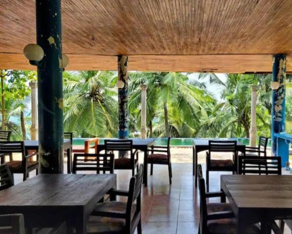 酒店 Beach Front Pool Resort