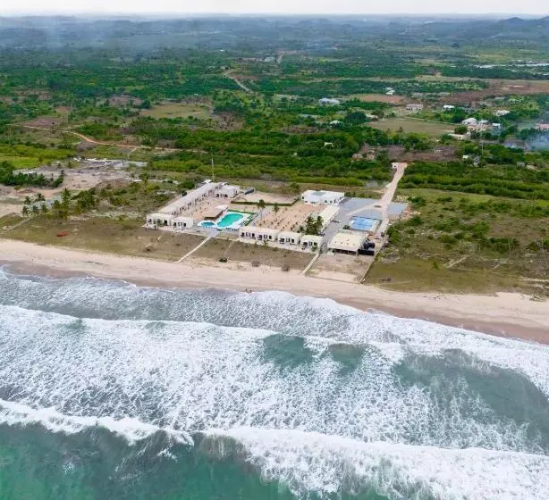 ホテル Breezes Beach Resort