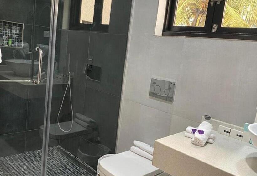 ホテル Breezes Beach Resort