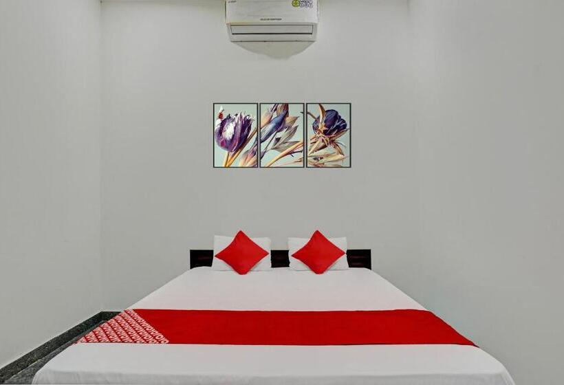 호텔 Oyo Flagship The Crown Plaza