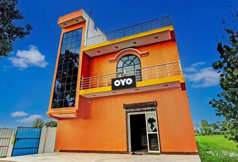 호텔 Oyo Flagship The Crown Plaza