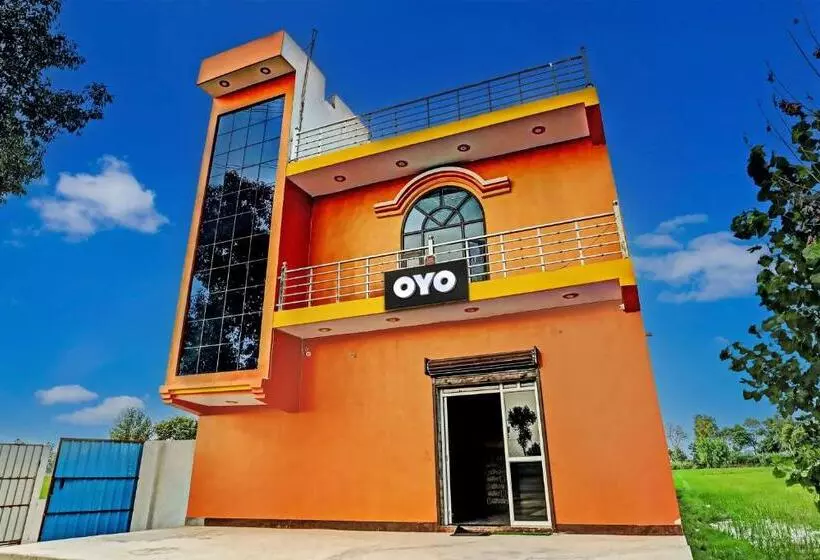 ホテル Oyo Flagship The Crown Plaza