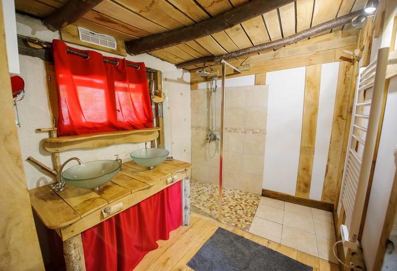 تختخواب و صبحانه Le Coeur De La Foret