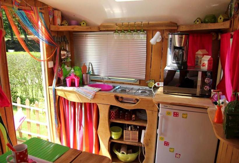 تختخواب و صبحانه Le Coeur De La Foret