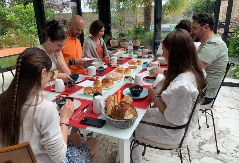 تختخواب و صبحانه Les Suites Champenoises