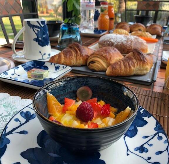 تختخواب و صبحانه Les Suites Champenoises