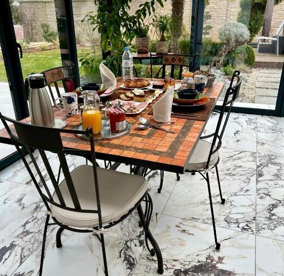 تختخواب و صبحانه Les Suites Champenoises