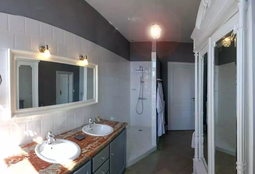 تختخواب و صبحانه Maison De Mallast