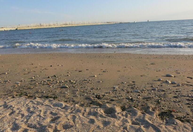 تختخواب و صبحانه Villa Verde La Rochelle