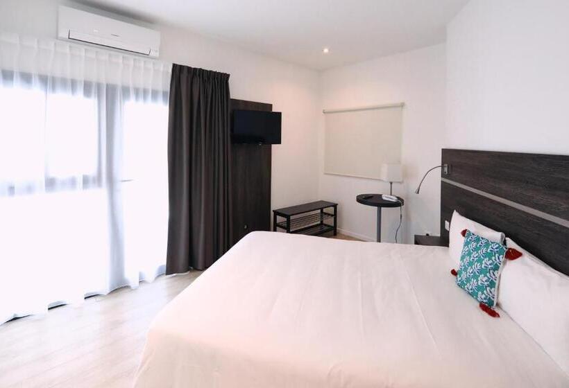 Appart  Hotel La Girafe Marseille Est   Porte D Aubagne