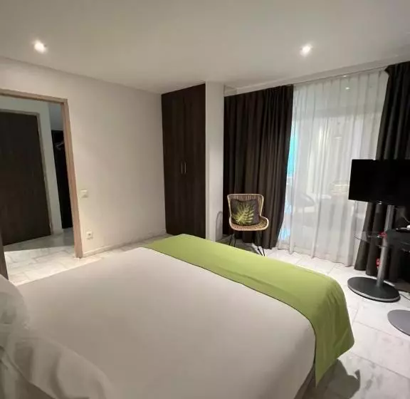 Appart  Hotel La Girafe Marseille Est   Porte D Aubagne