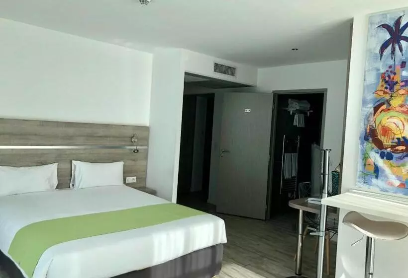 Appart  Hotel La Girafe Marseille Est   Porte D Aubagne