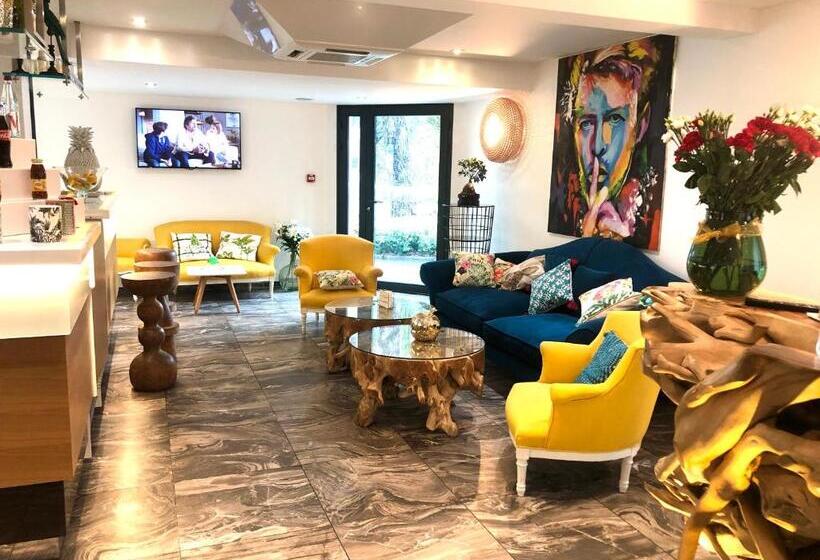 Appart  Hotel La Girafe Marseille Est   Porte D Aubagne