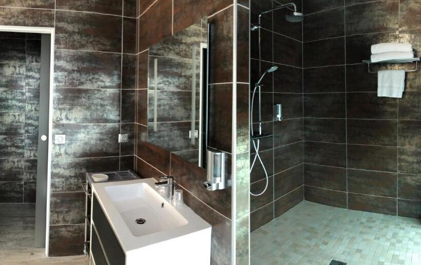 Appart  Hotel La Girafe Marseille Est   Porte D Aubagne