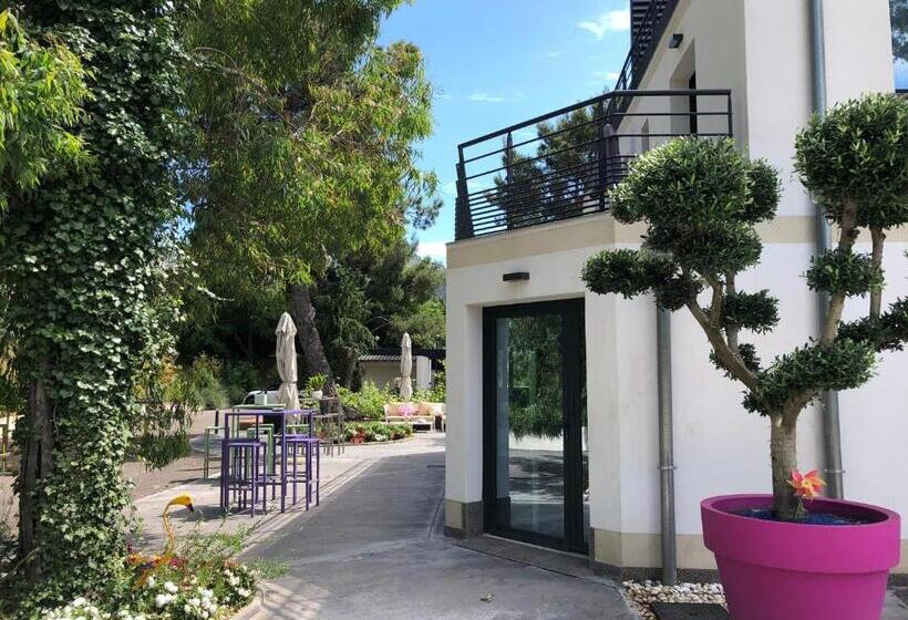 Appart  Hotel La Girafe Marseille Est   Porte D Aubagne