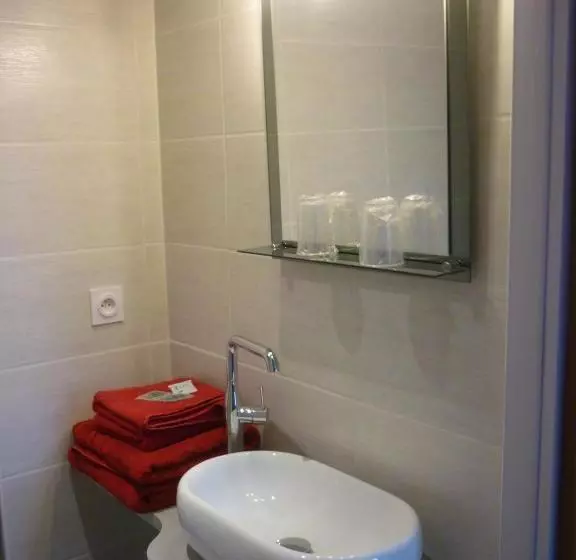 هتل L'envers Du Castille