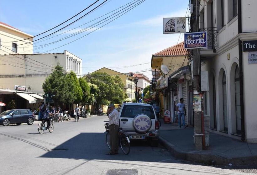 בית מלון כפרי Shkodra L