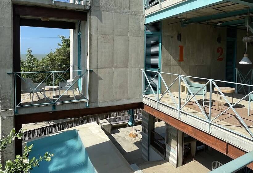 簡易ホテル Muchosur Manzanillo Ctg