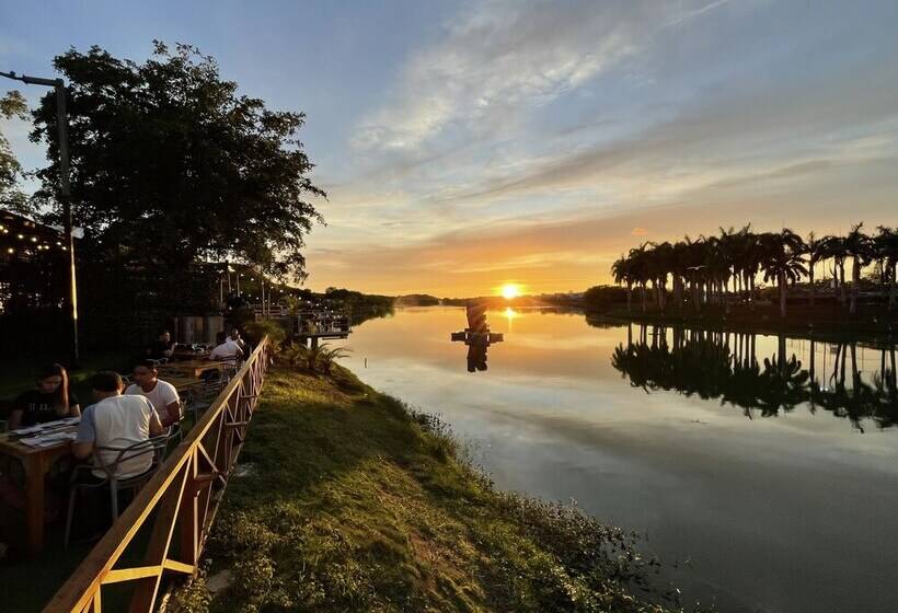 簡易ホテル Muchosur Manzanillo Ctg