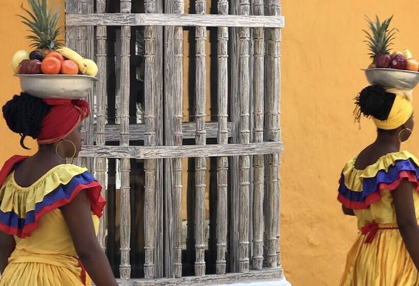 簡易ホテル Muchosur Manzanillo Ctg