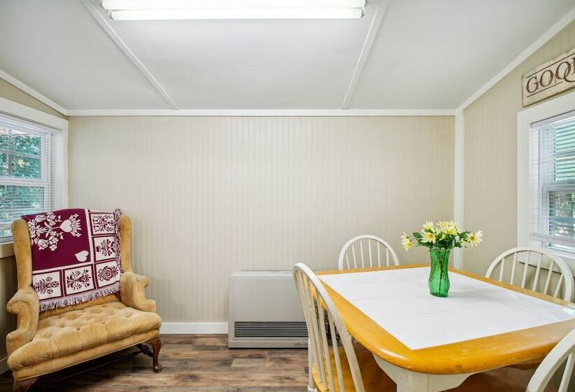 Charming Pocahontas Escape Near Historic Downtown!