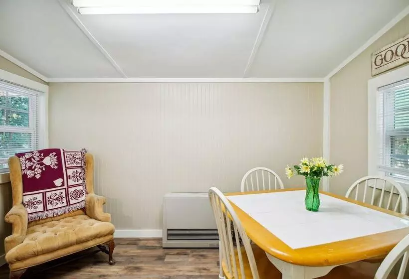 Charming Pocahontas Escape Near Historic Downtown!