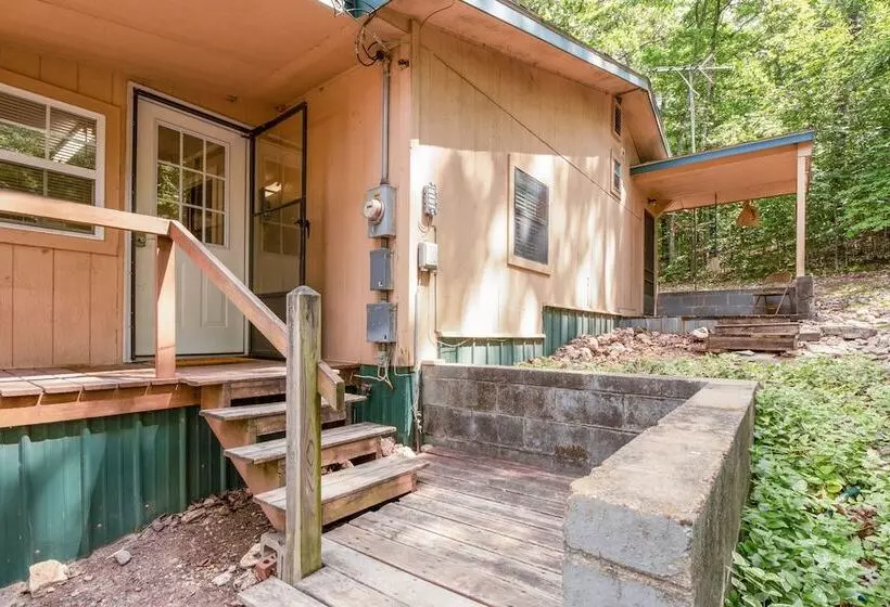 Charming Pocahontas Escape Near Historic Downtown!