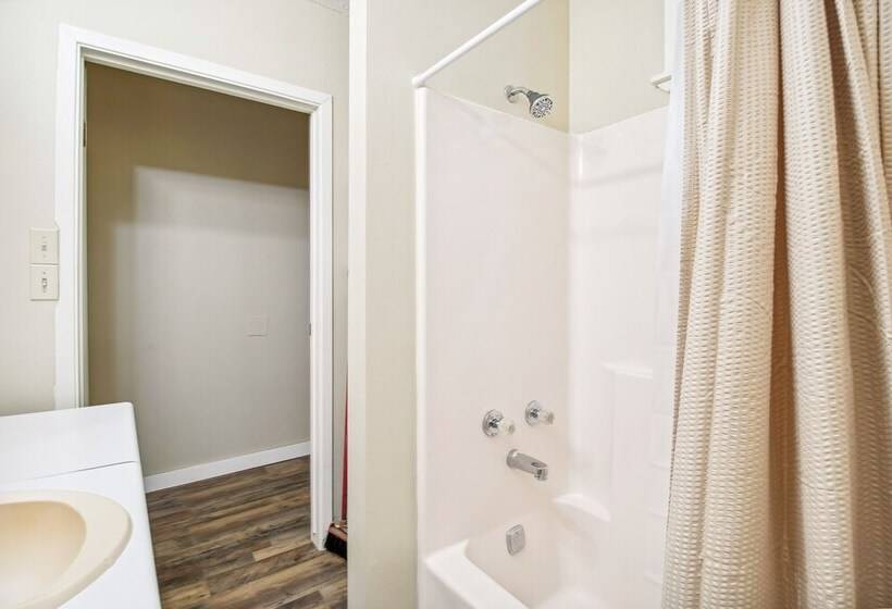 Charming Pocahontas Escape Near Historic Downtown!