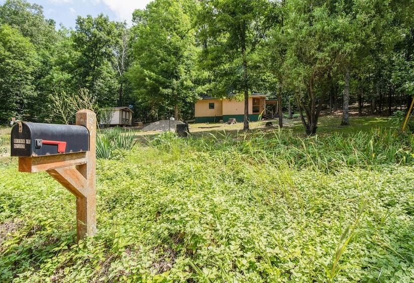 Charming Pocahontas Escape Near Historic Downtown!