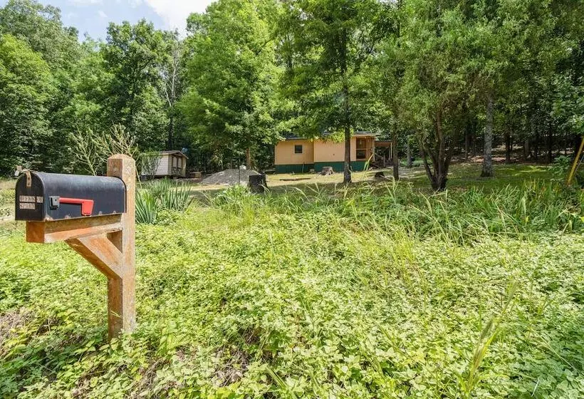 Charming Pocahontas Escape Near Historic Downtown!