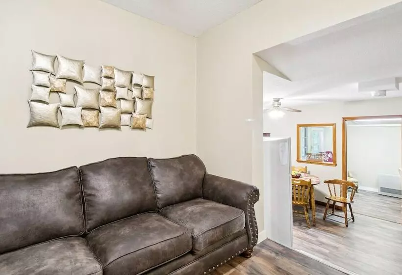 Charming Pocahontas Escape Near Historic Downtown!