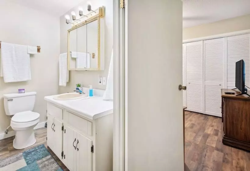 Charming Pocahontas Escape Near Historic Downtown!