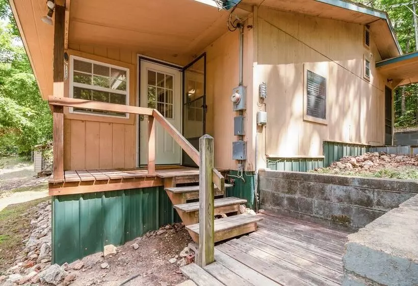 Charming Pocahontas Escape Near Historic Downtown!