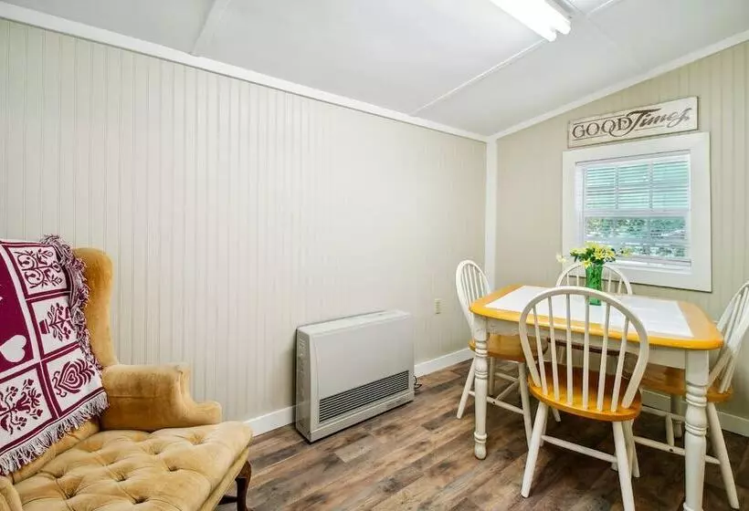 Charming Pocahontas Escape Near Historic Downtown!