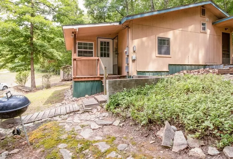 Charming Pocahontas Escape Near Historic Downtown!