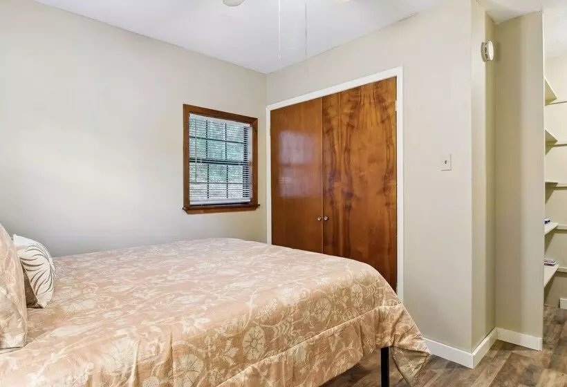 Charming Pocahontas Escape Near Historic Downtown!