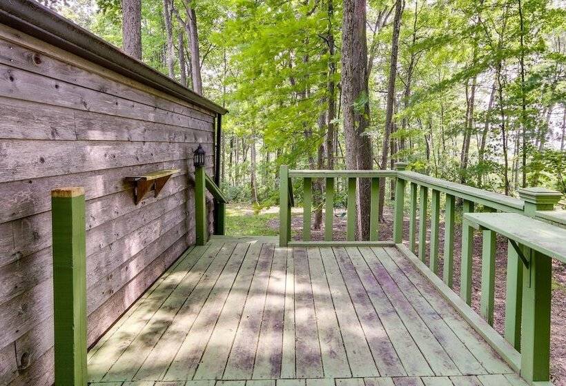 Cozy Bainbridge Retreat W/ Fireplace + Deck!
