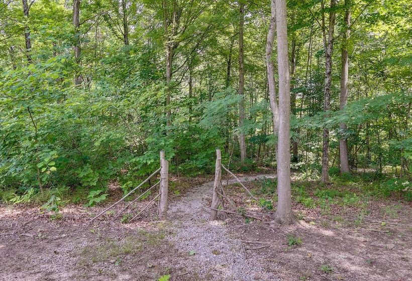 Cozy Bainbridge Retreat W/ Fireplace + Deck!